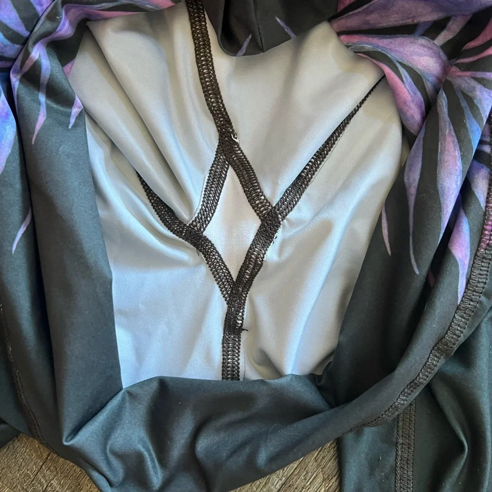 Excellent Condition Teeki Phoenix Rising - Picture 6 of 8